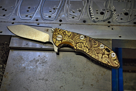 Hinderer XM Series "Paisley" Ti scale